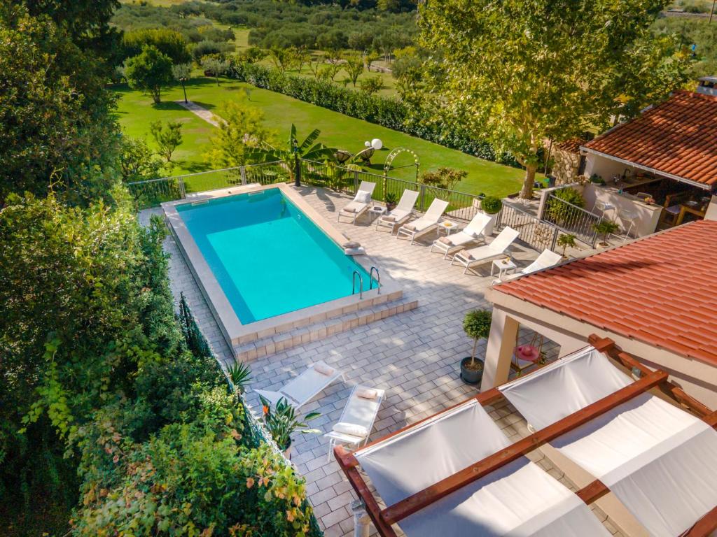 Вид на басейн у Luxury Vila Divina-Exceptional privacy або поблизу