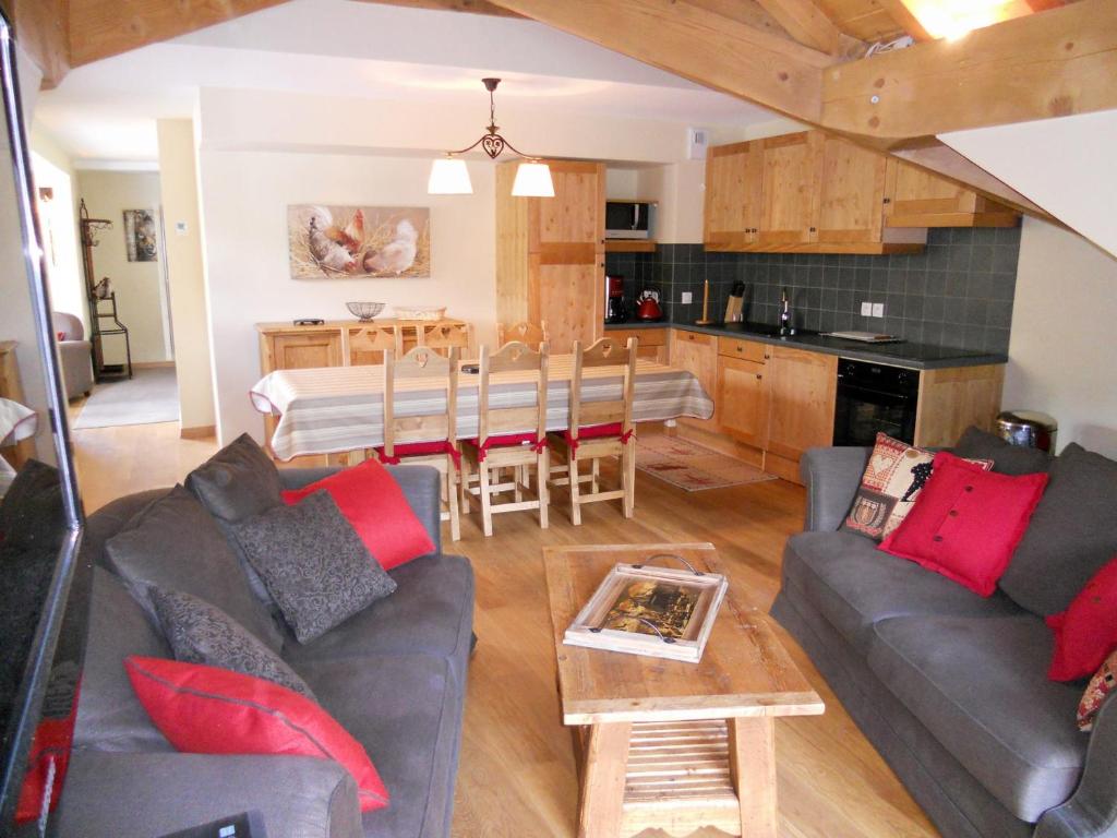 a living room with a couch and a table at Appartement Valloire, 4 pièces, 8 personnes - FR-1-263-199 in Valloire