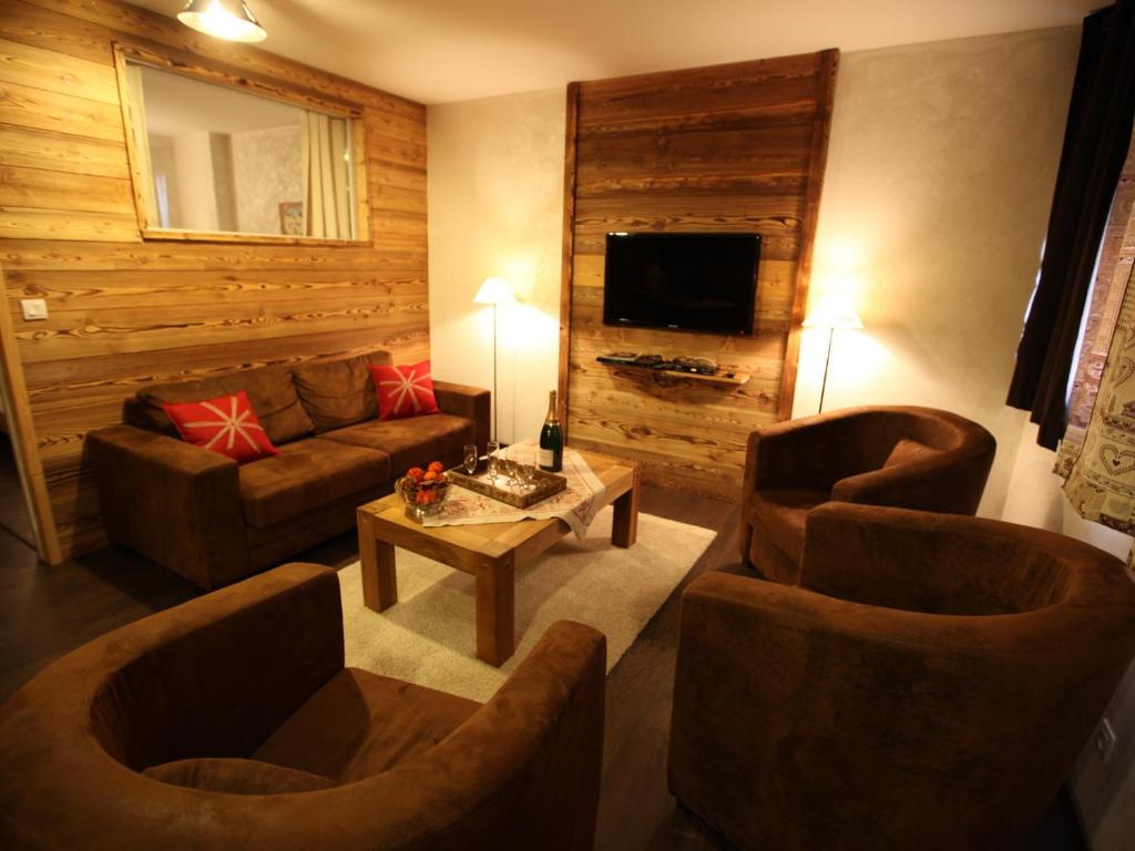 a living room with two chairs and a couch and a table at Appartement Valloire, 4 pièces, 8 personnes - FR-1-263-209 in Valloire