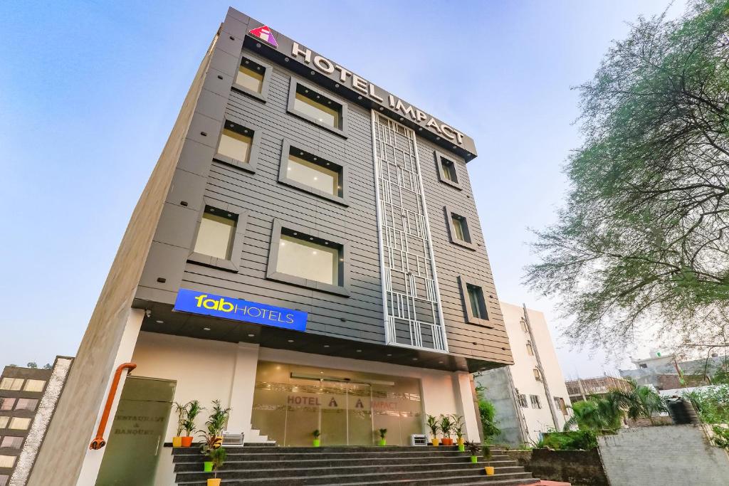 El hotel boutique akritkritkritkritkritkritkrit ofrece: en FabHotel Impact en Lucknow