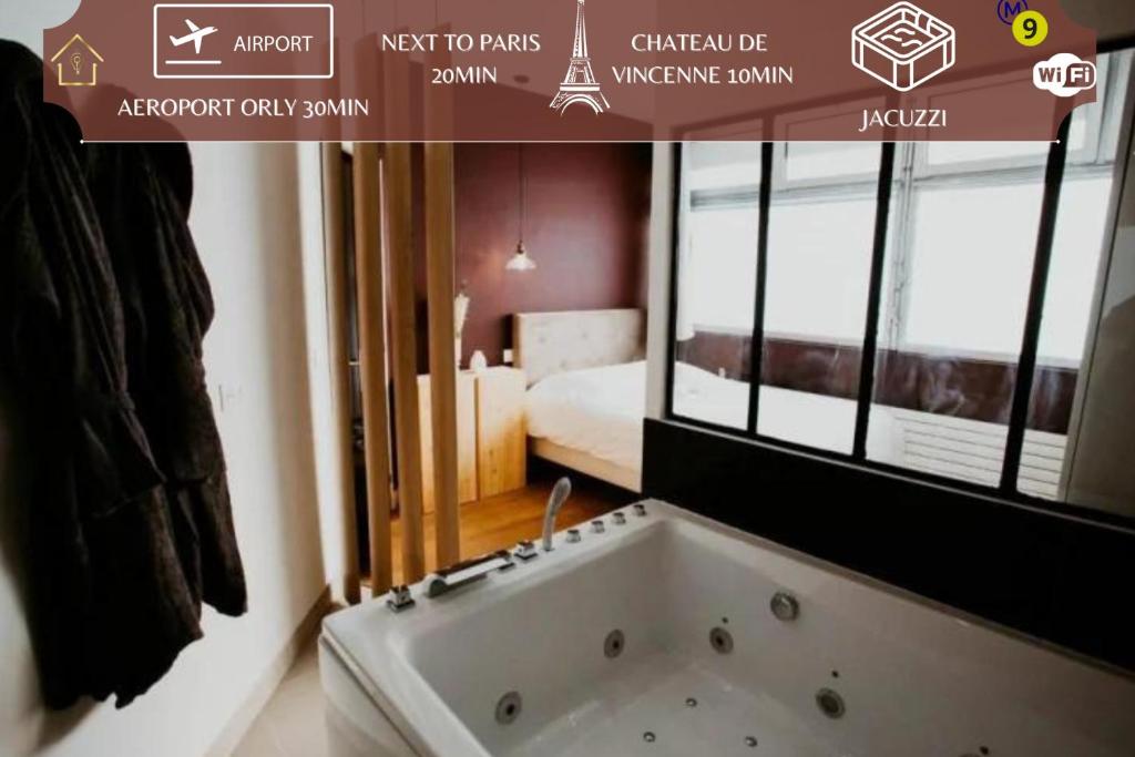 een badkamer met een bad in de kamer bij Sweet Love Room - Jacuzzi Privatif in Montreuil