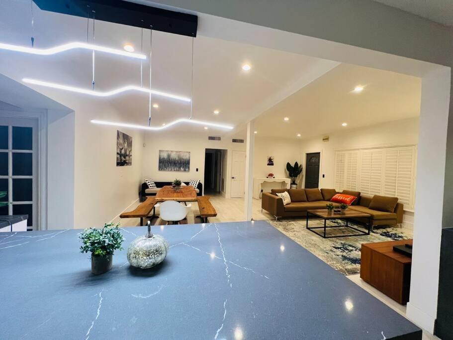 Luxury Miami Retreat 3 Beds2 Bath On Land!