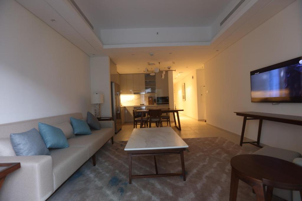TV a/nebo společenská místnost v ubytování Address Beach Fujairah sharm