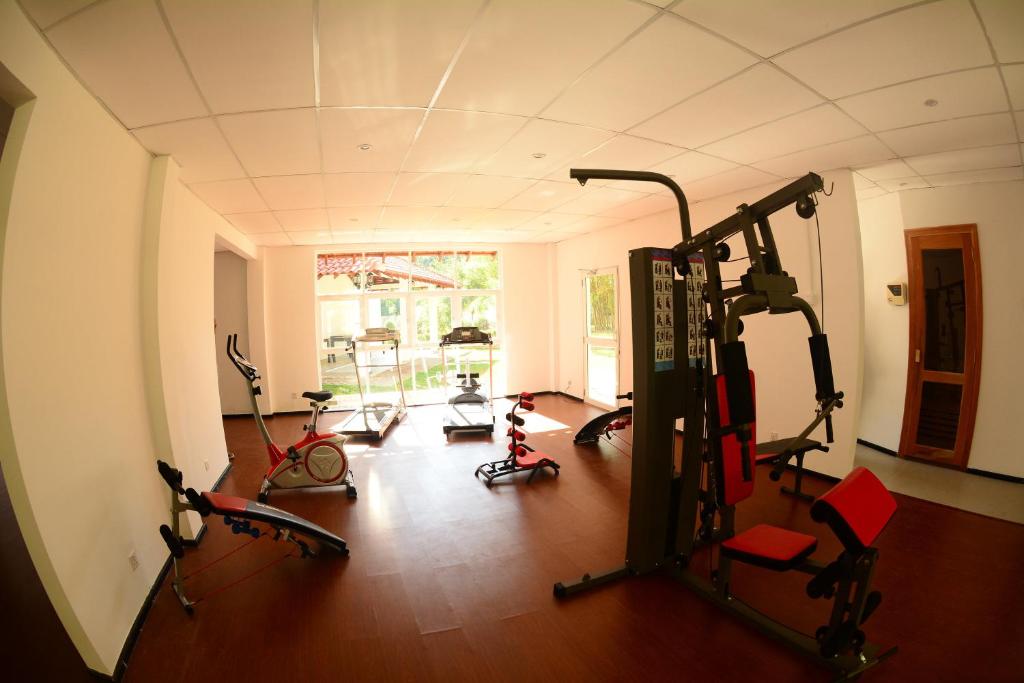 Fitness centrum a/nebo fitness zařízení v ubytování The Covanro Airport Hotel - Katunayake