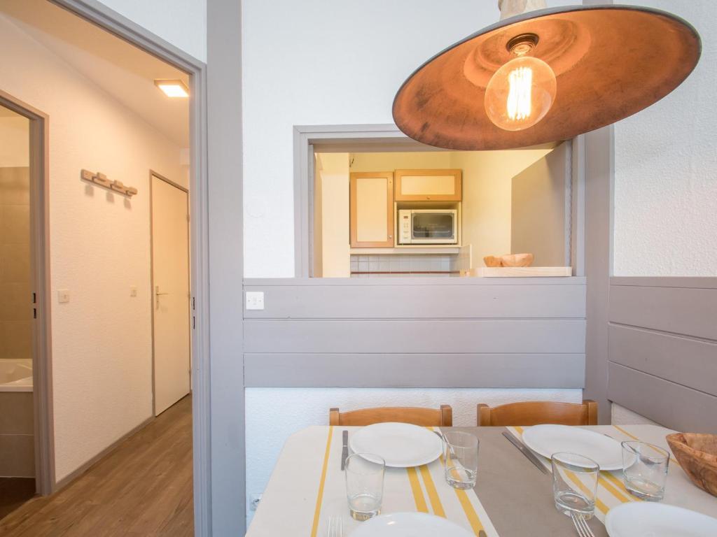 Posteľ alebo postele v izbe v ubytovaní Appartement rénové avec parking et wifi à Chamonix - FR-1-343-208
