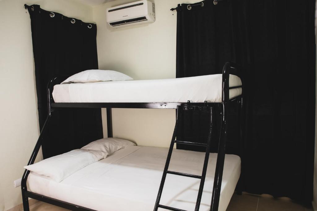 Postel nebo postele na pokoji v ubytování Luxury, cozy apartment Alma Rosa /15 min airport