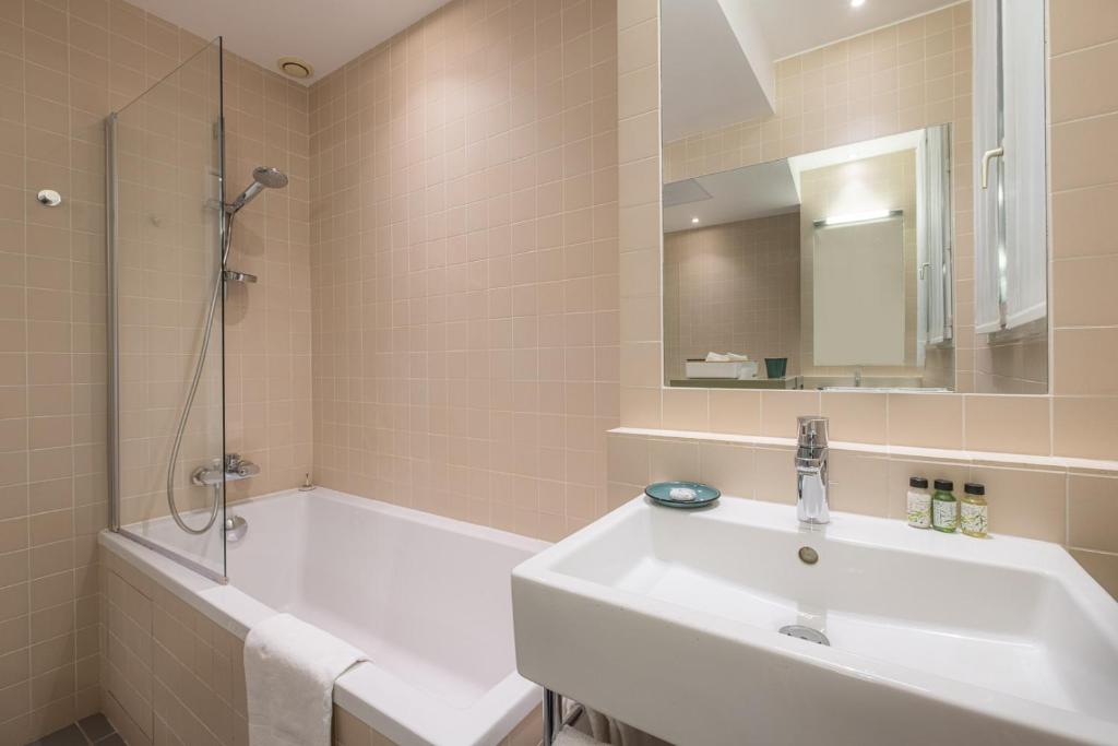 
Family Room for 4 Occupants
