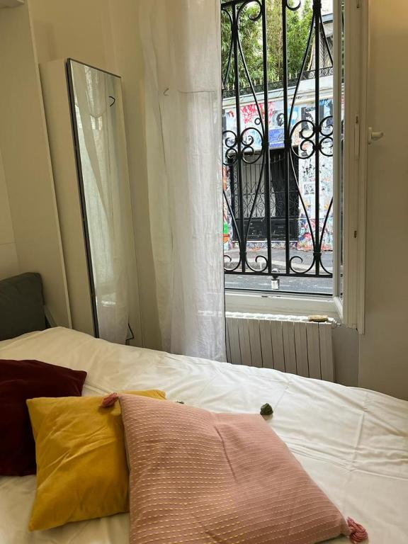 Posteľ alebo postele v izbe v ubytovaní Studio de Charme de Verneuil