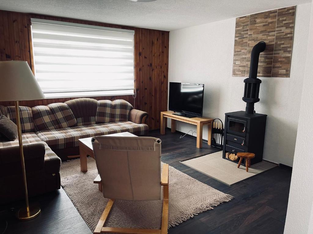 TV a/nebo společenská místnost v ubytování Stan na Palama