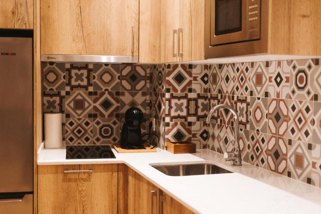 A kitchen or kitchenette at SUITES BERRUETA , Plaza Mayor by Albany