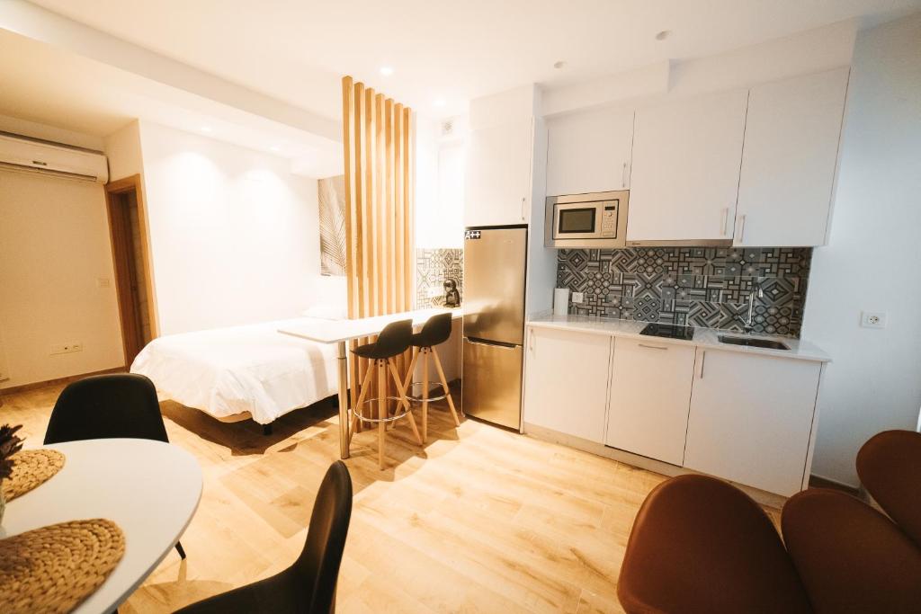 A kitchen or kitchenette at SUITES BERRUETA , Plaza Mayor by Albany