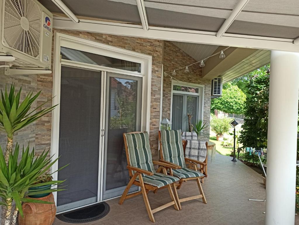 Patio nebo venkovní prostory v ubytování Harmath Vendégház Balatonszárszó