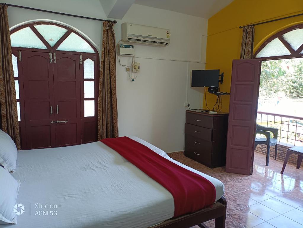 AlexMarie Holiday Homes Apartments 5 min to Candolim Beach - Apartamento De Un Dormitorio Con Balcón
