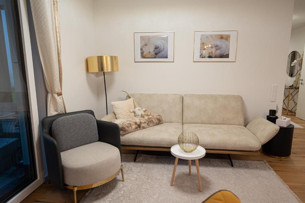 Posezení v ubytování Ferienwohnung Deluxe Sattendorf