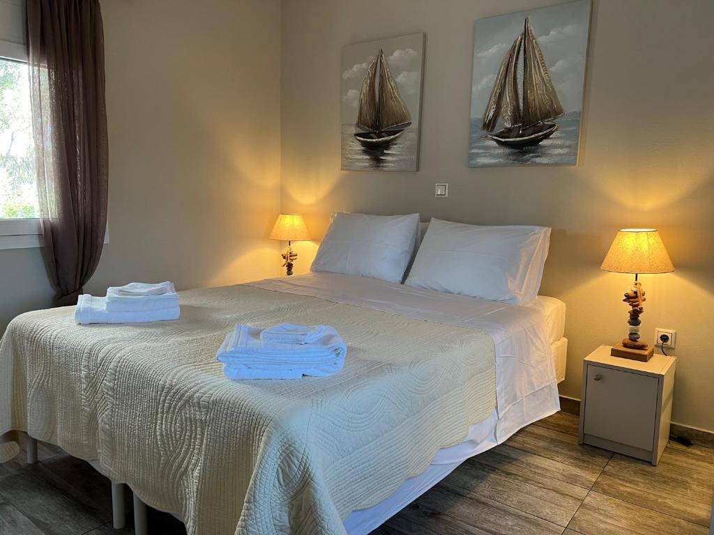Postel nebo postele na pokoji v ubytování small villa by the sea