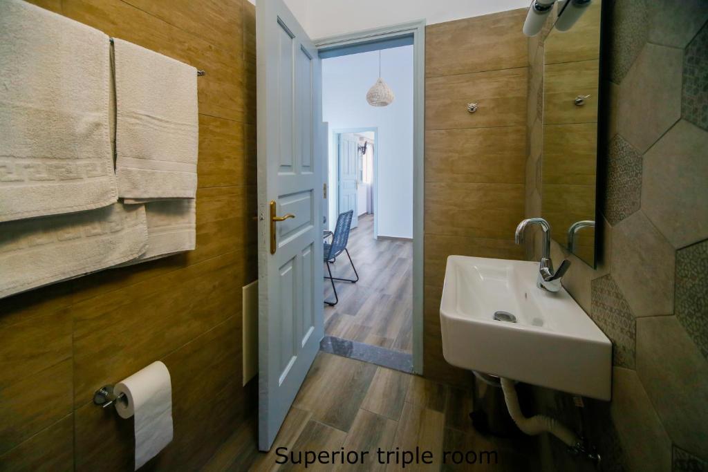 Koupelna v ubytování St. Paul's Bay View Suites