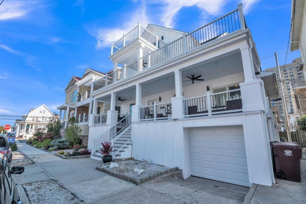 Full House Beach Block Sleeps 26 Ocean views, Ventnor City (updated