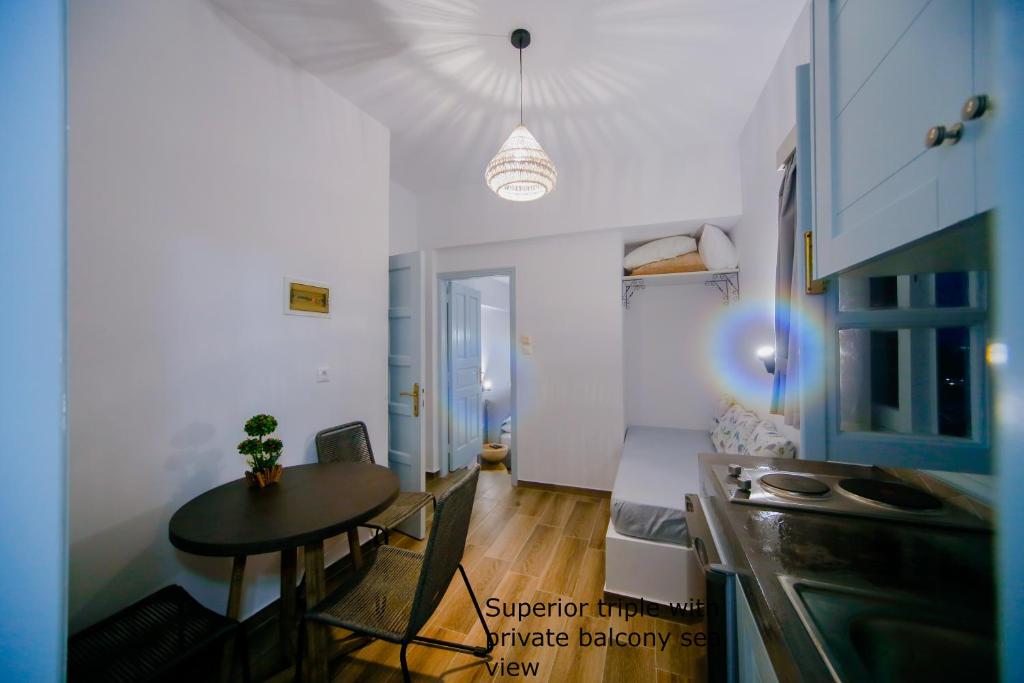 Kuchyň nebo kuchyňský kout v ubytování St. Paul's Bay View Suites