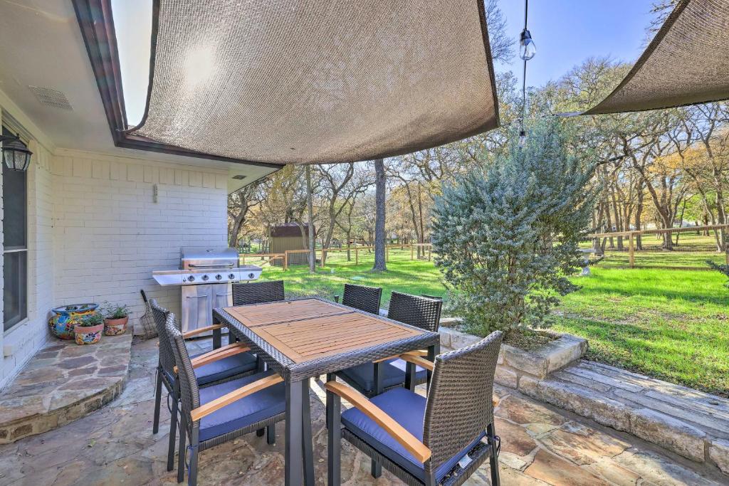 a patio with a table and chairs and a grill at Gorgeous San Marco Home with Patio and Gas Grill! in San Marcos