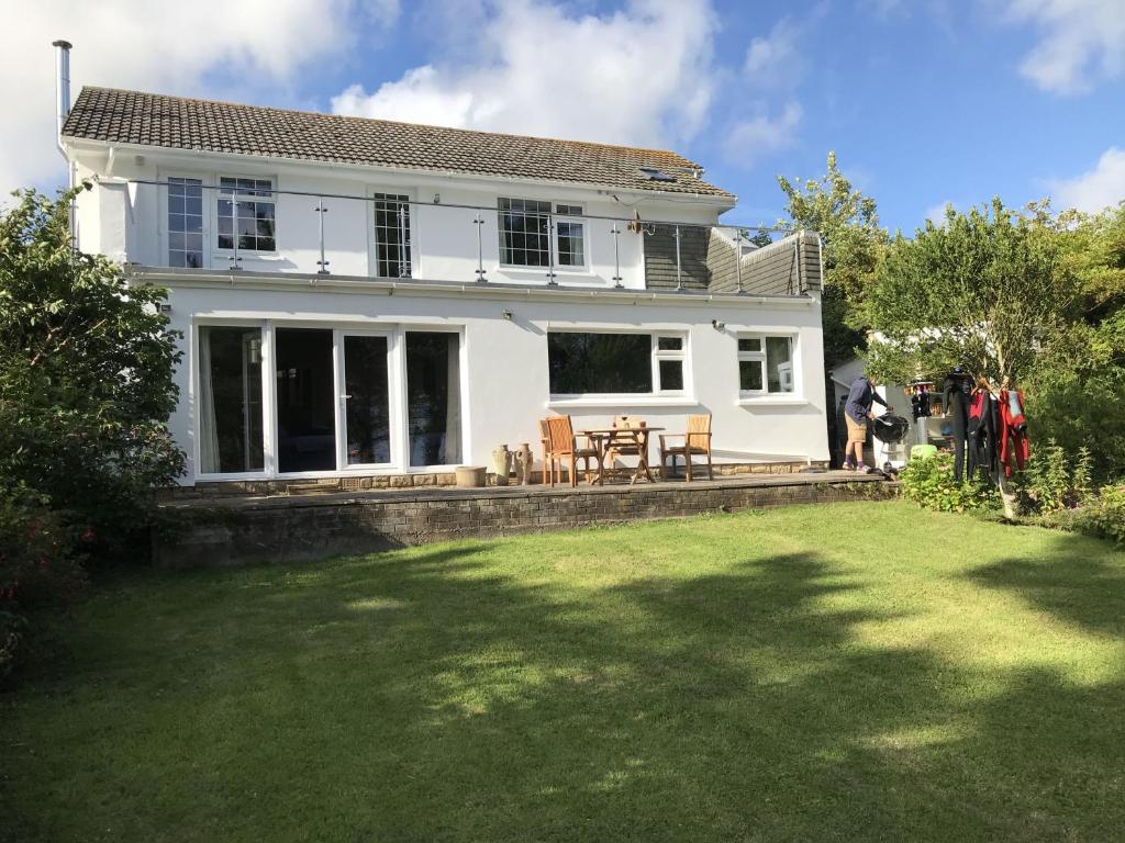 Zahrada ubytování BRAUNTON WHITE HOUSE 4 Bedrooms