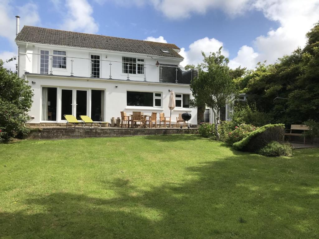 Zahrada ubytování BRAUNTON WHITE HOUSE 4 Bedrooms