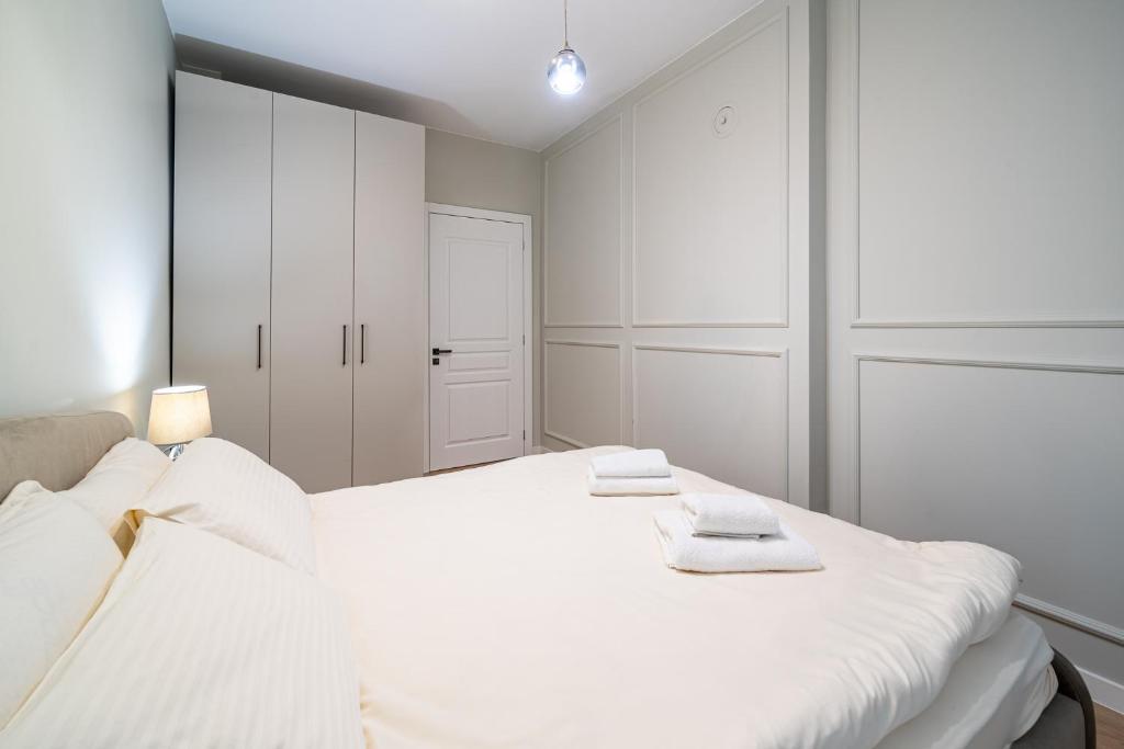 A bed or beds in a room at Smart Central Apartment