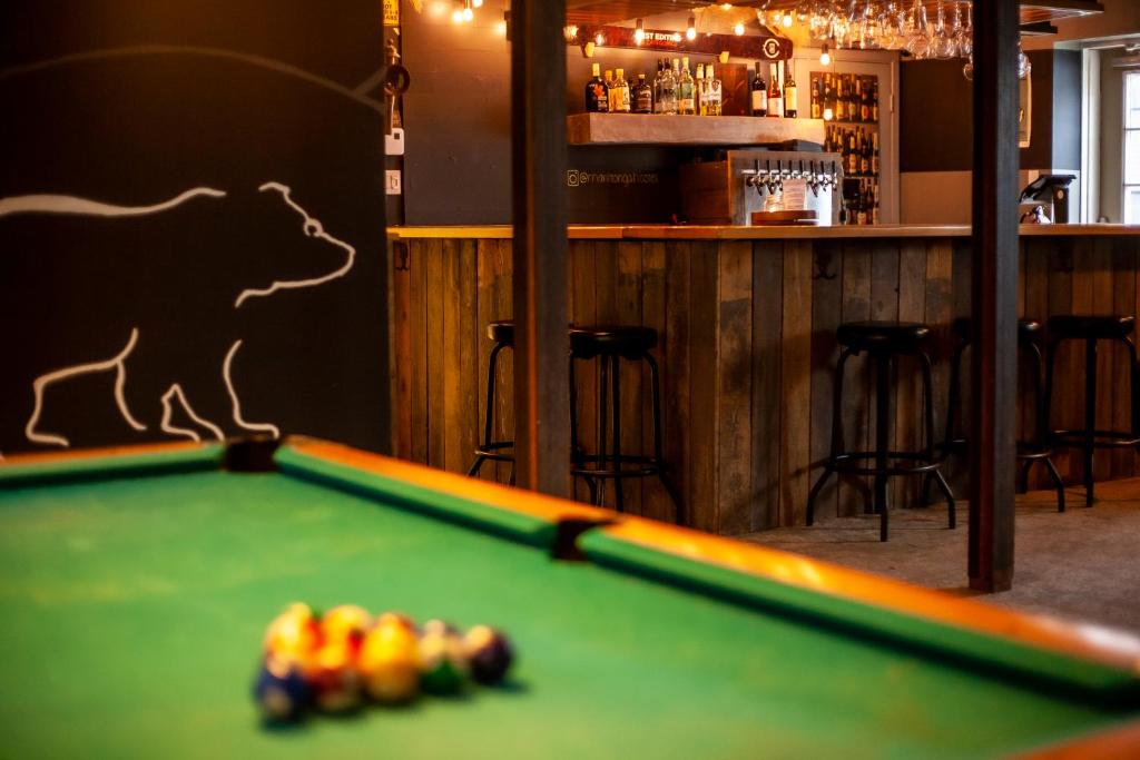 Biliár nebo kulečník v ubytování Auberge Manitonga