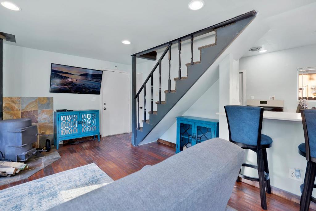 2188-Highland Chalet home