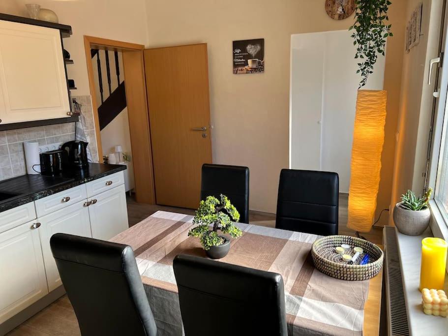 Kuchyň nebo kuchyňský kout v ubytování Gemütliches Reihenhaus mit Terrasse