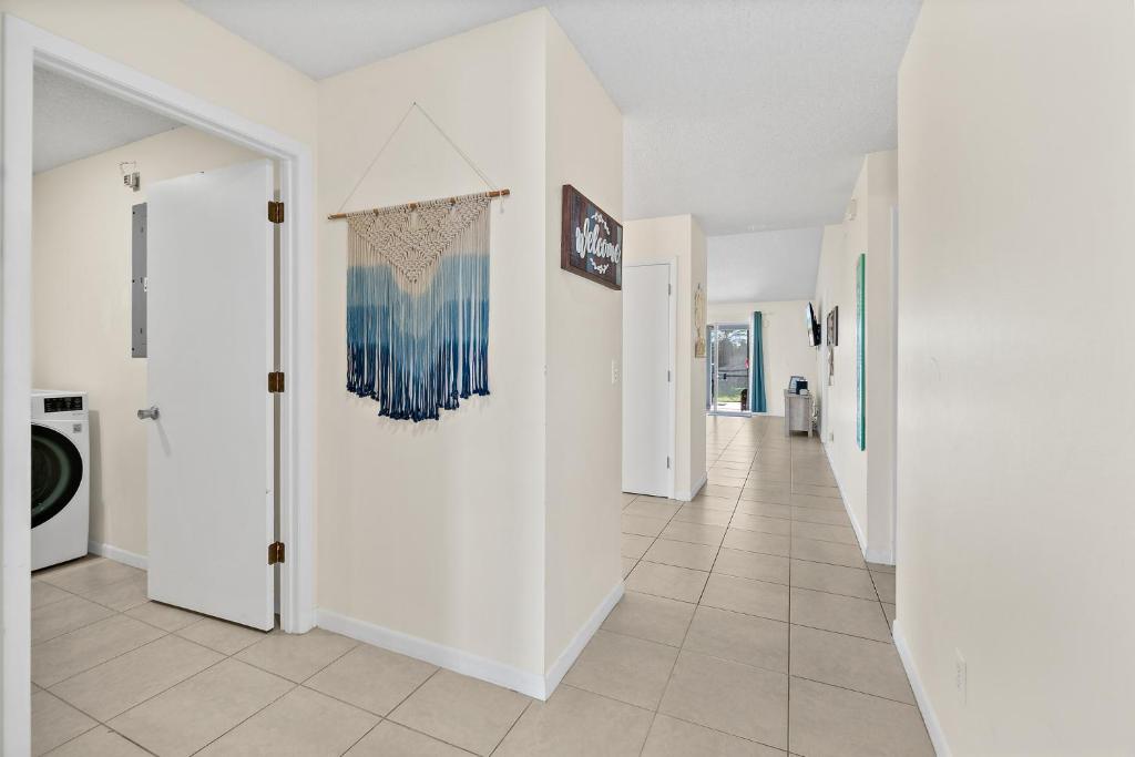 Fotografie z fotogalerie ubytování Oceanview Haven - 2BR Beach Townhome with Patio, Shared Heated Pool Steps from Paradise Beach Park! v destinaci Melbourne