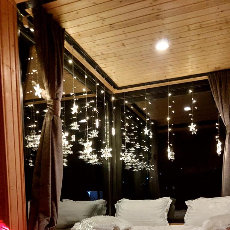 Postel nebo postele na pokoji v ubytování mood villa Kazbegi