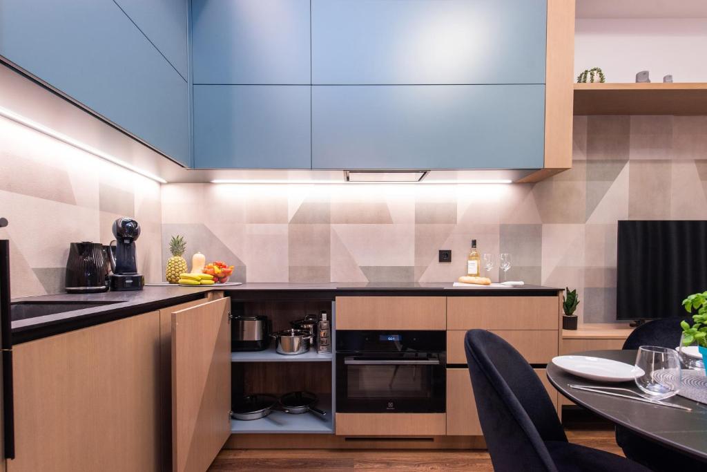 Kuchnia lub aneks kuchenny w obiekcie cohost I New Bastėja Life Apartments w-Garage Prkg & Self Check-in