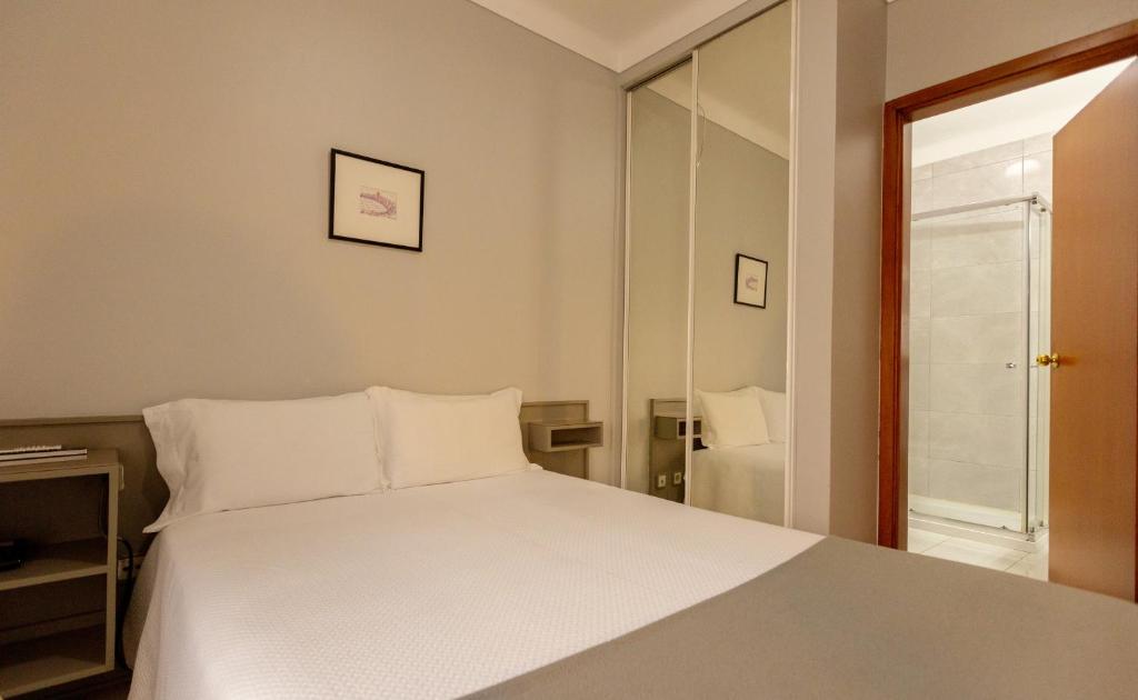 Postel nebo postele na pokoji v ubytování Hotel Sao Nicolau