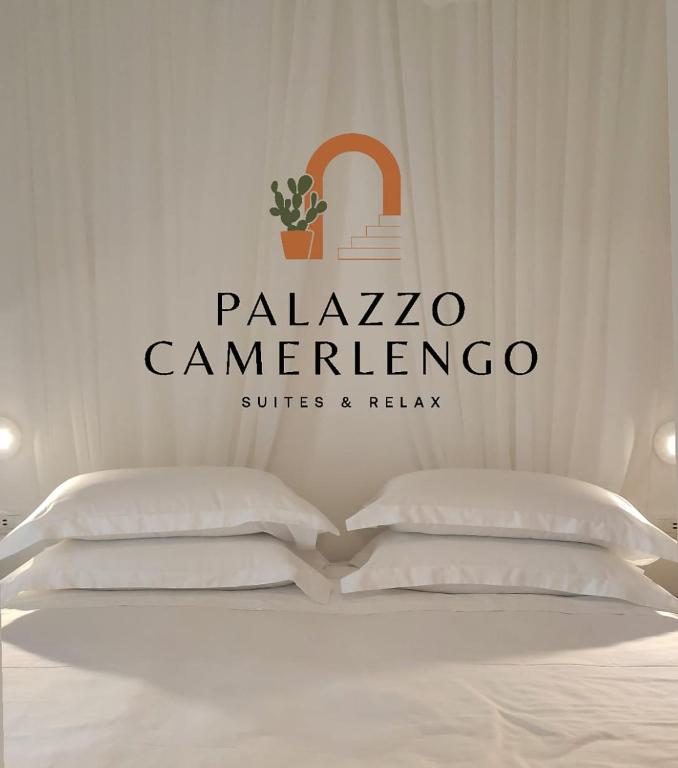 Postel nebo postele na pokoji v ubytování PALAZZO CAMERLENGO Suites Relax