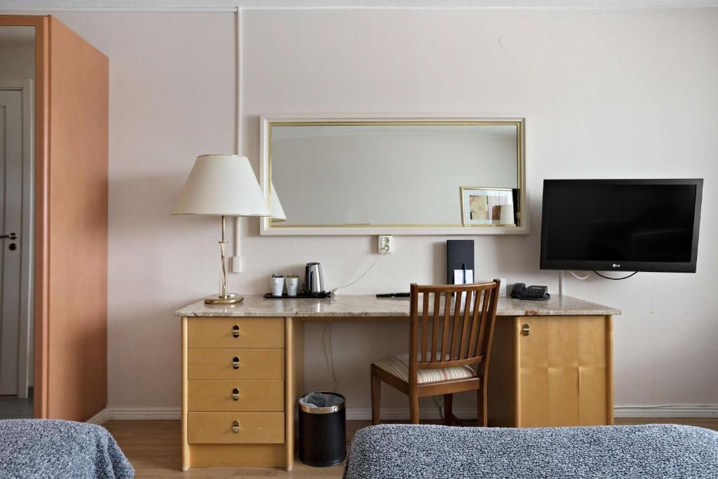 TV a/nebo společenská místnost v ubytování Best Western Gustaf Froding Hotel & Konferens