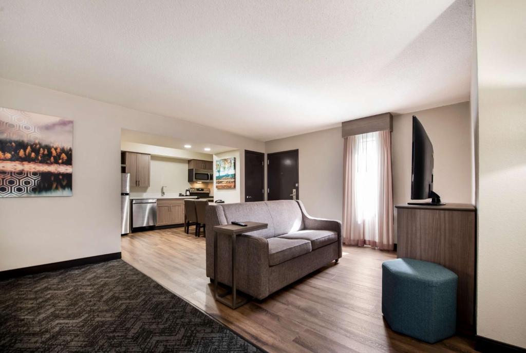 Kuchyň nebo kuchyňský kout v ubytování Best Western Fishkill Inn & Suites