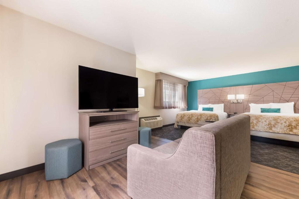 TV a/nebo společenská místnost v ubytování Best Western Fishkill Inn & Suites