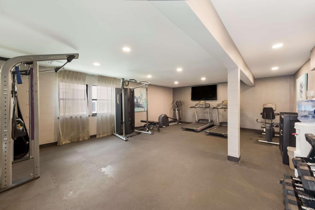 Fitness centrum a/nebo fitness zařízení v ubytování Best Western Fishkill Inn & Suites