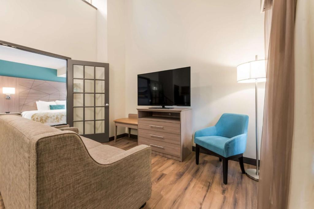 TV a/nebo společenská místnost v ubytování Best Western Fishkill Inn & Suites