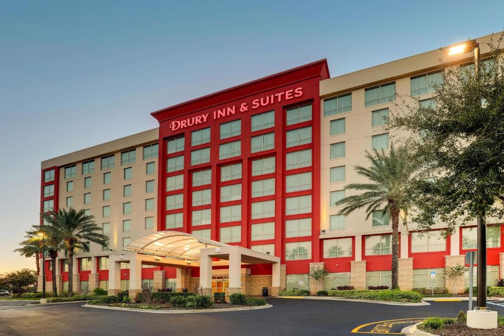 an exterior view of a hotel at Drury Inn & Suites Orlando near Universal Orlando Resort in Orlando