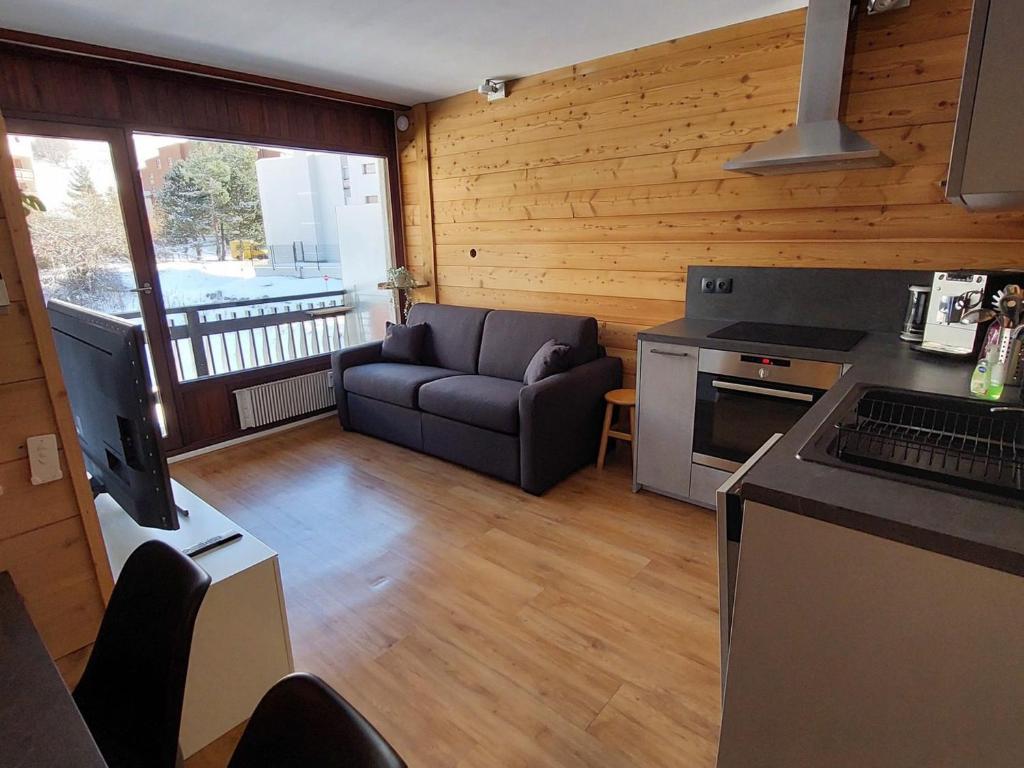 Fotografia z galérie ubytovania Charmant T2 avec Balcon, Proche Pistes, Ascenseur, Parking et Wifi Inclus ! - FR-1-516-200 v destinácii Les Deux Alpes