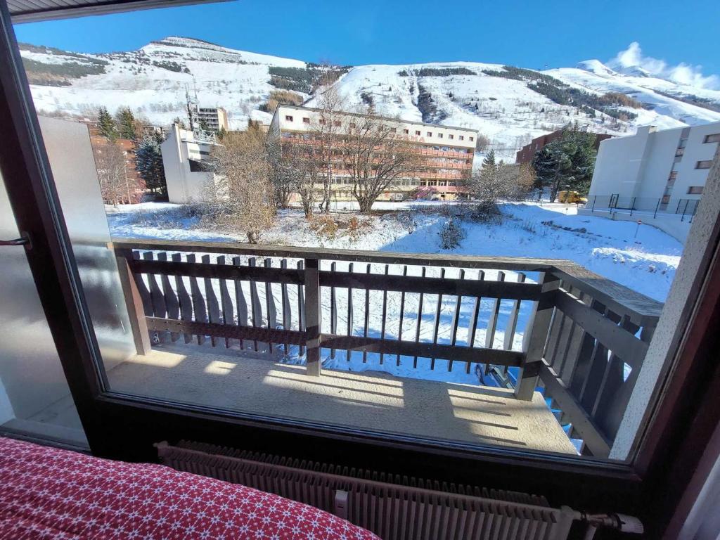 Fotografia z galérie ubytovania Charmant T2 avec Balcon, Proche Pistes, Ascenseur, Parking et Wifi Inclus ! - FR-1-516-200 v destinácii Les Deux Alpes