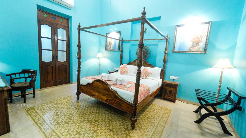 Postel nebo postele na pokoji v ubytování Surya Kiran Heritage Hotel