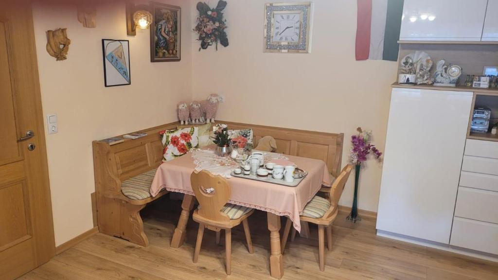 Kuchyň nebo kuchyňský kout v ubytování Gästehaus Raab