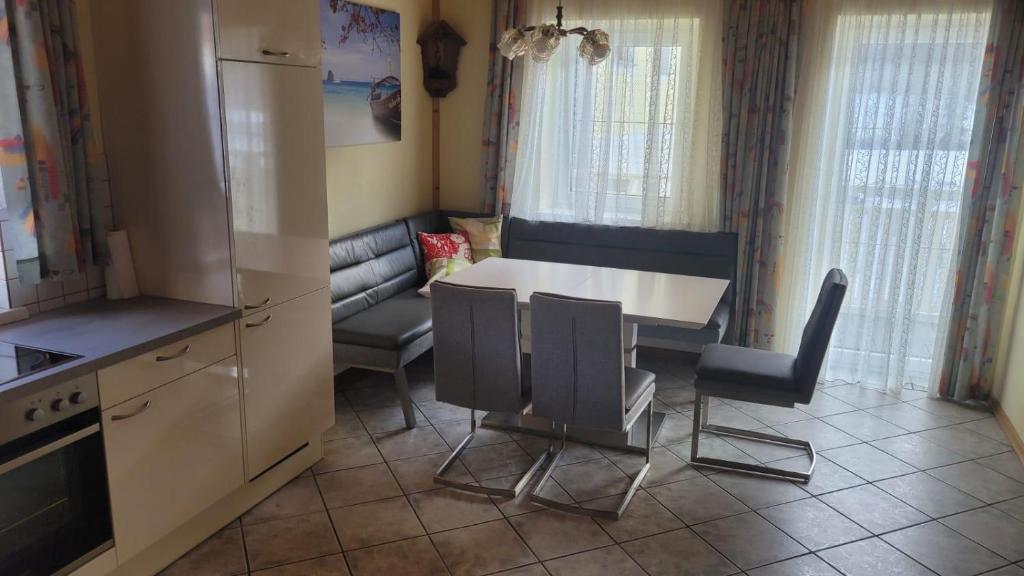 Kuchyň nebo kuchyňský kout v ubytování Gästehaus Raab