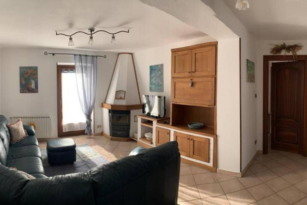 a living room with a couch and a tv at AMPAILLAN002 in Aosta