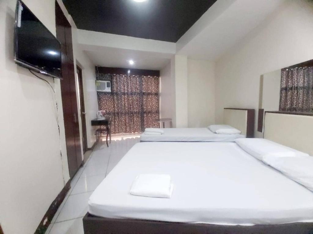 Postel nebo postele na pokoji v ubytování Cosmo Hotel Espana Near Ust