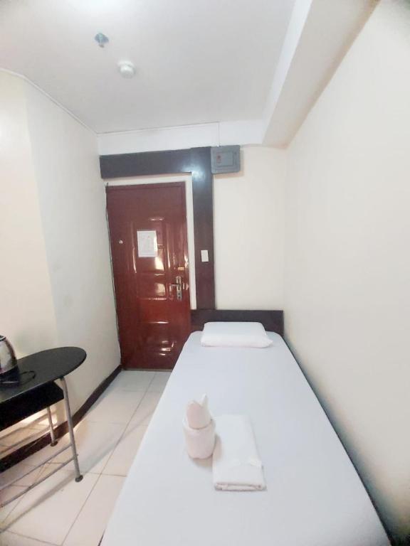 Postel nebo postele na pokoji v ubytování Cosmo Hotel Espana Near Ust