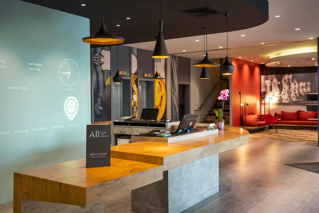 Uma área de estar em Ibis Istanbul Zeytinburnu
