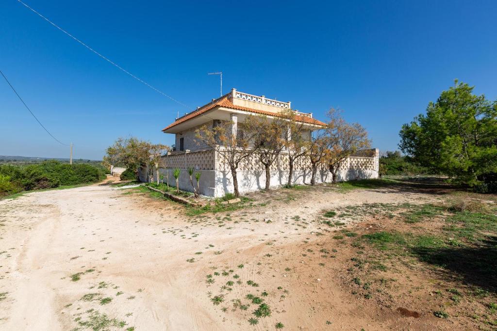 a small building on the side of a dirt road at Villa Santina by BarbarHouse in Torre Colimena